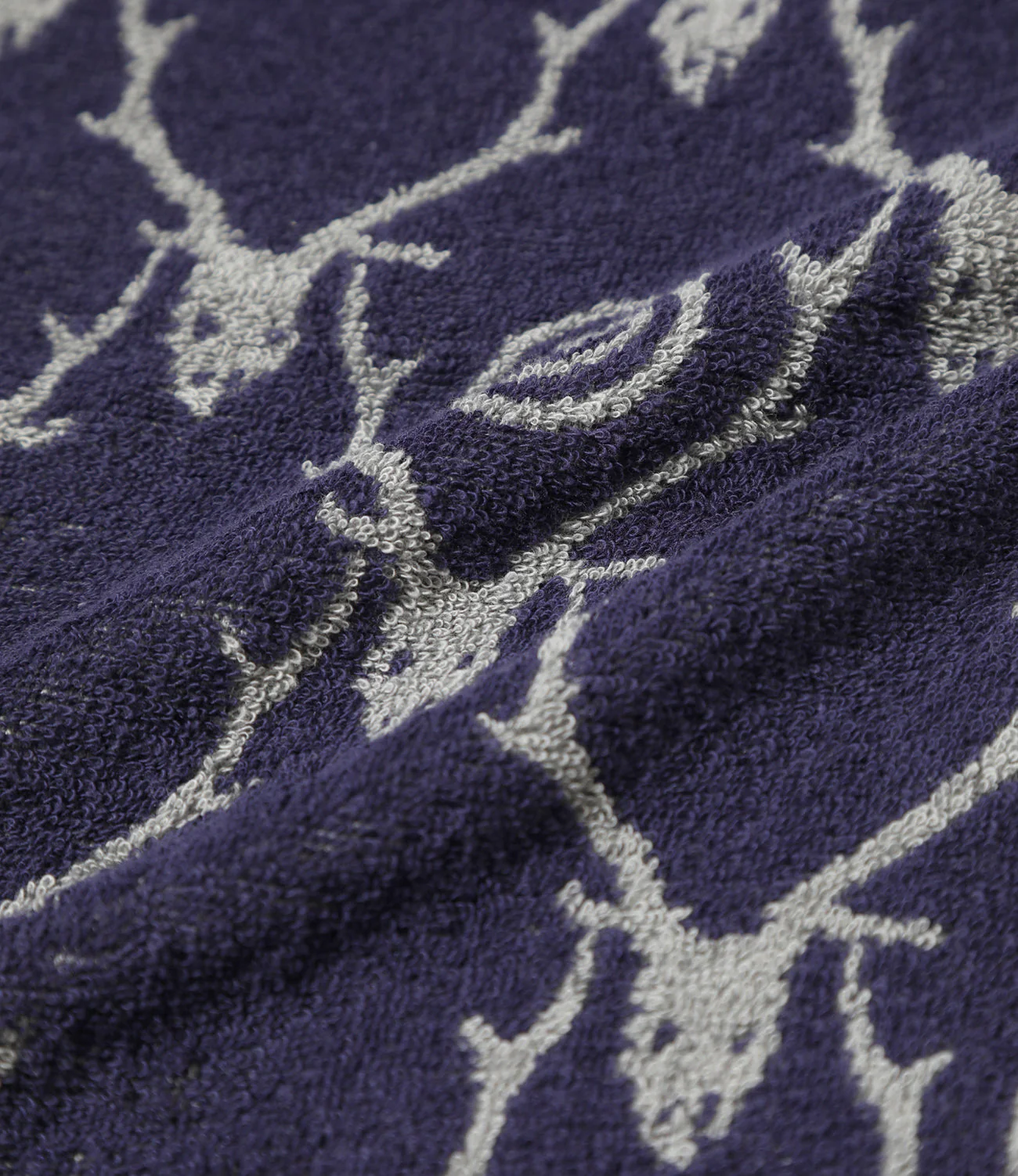 Bath Towel – Grey Skull & Target Pile Jacquard - Image 3
