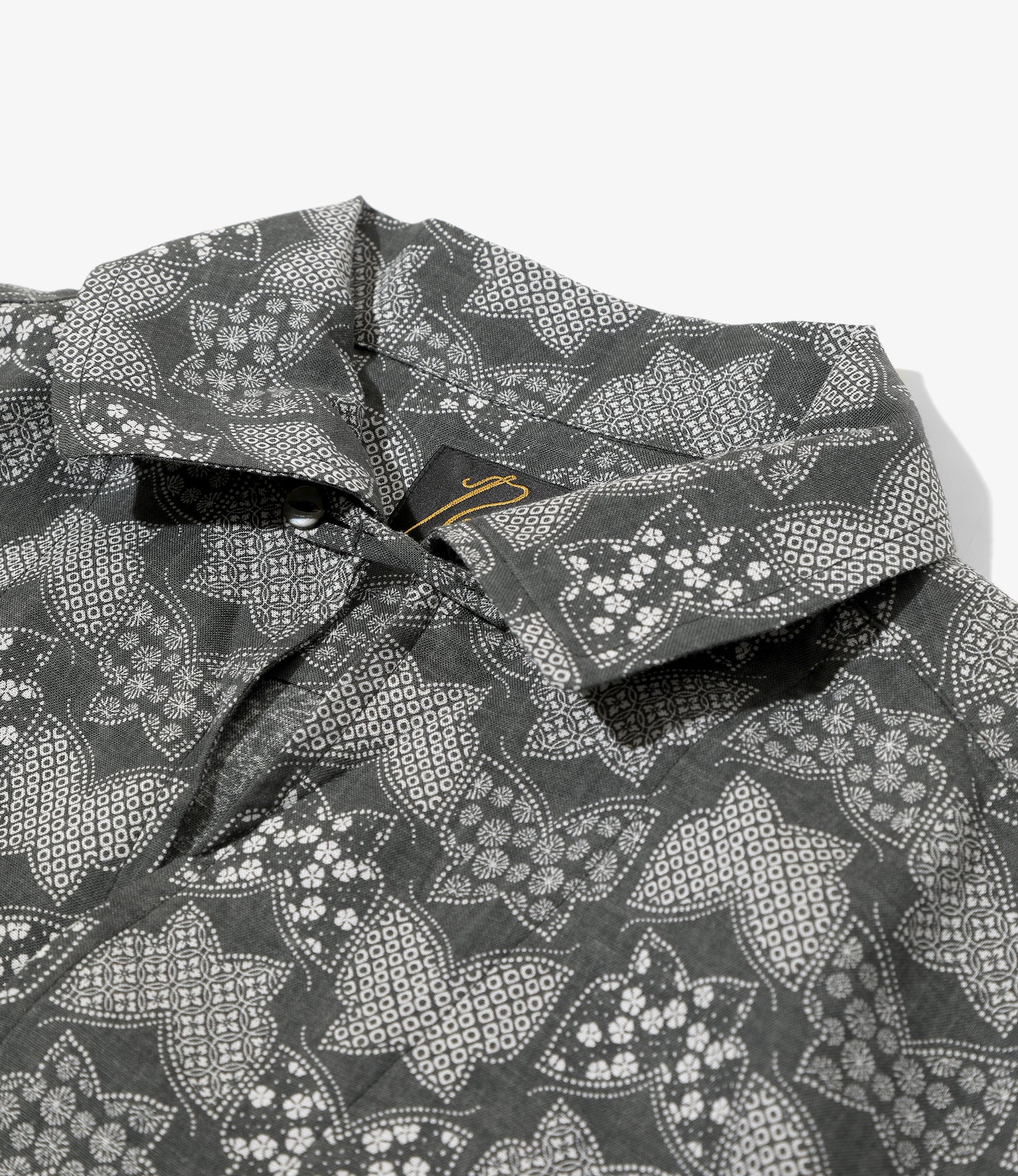 Italian Collar Short Sleeve Shirt – Charcoal Papillon Komon Print - Image 3