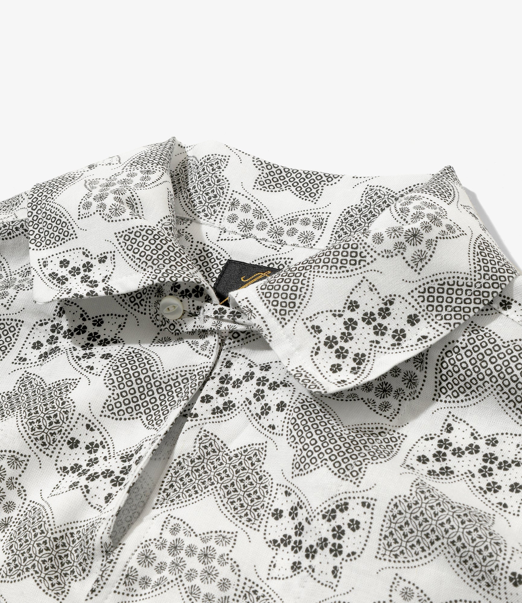 Italian Collar Short Sleeve Shirt – White Papillon Komon Print - Image 3